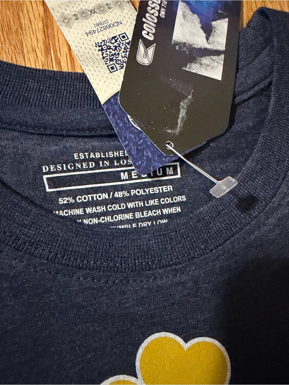 Colosseum Navy T‑Shirt with Yellow Clover Graphic - Picture 2 of 7